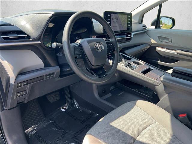 Certified 2023 Toyota Sienna LE FWD image 9