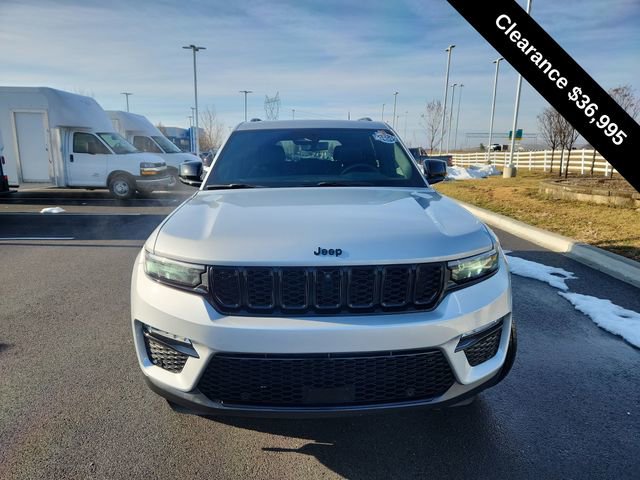 Used 2025 Jeep Grand Cherokee Limited w/ Luxury Tech Group II AWD/4WD image 3