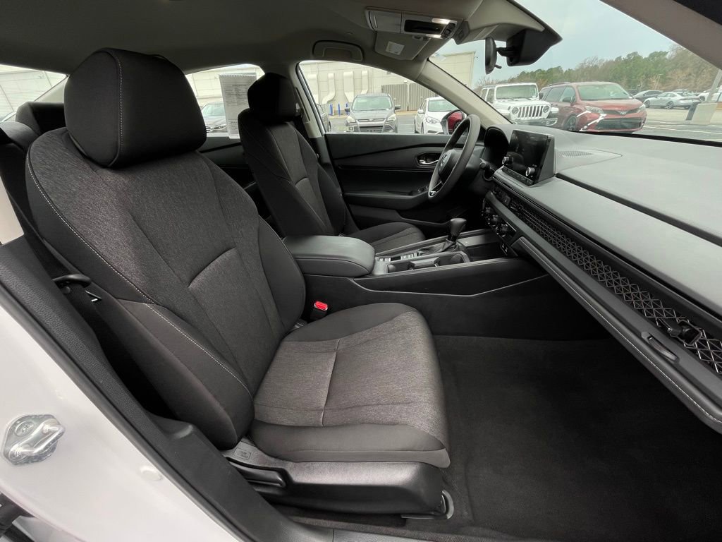 Certified 2025 Honda Accord LX image 31