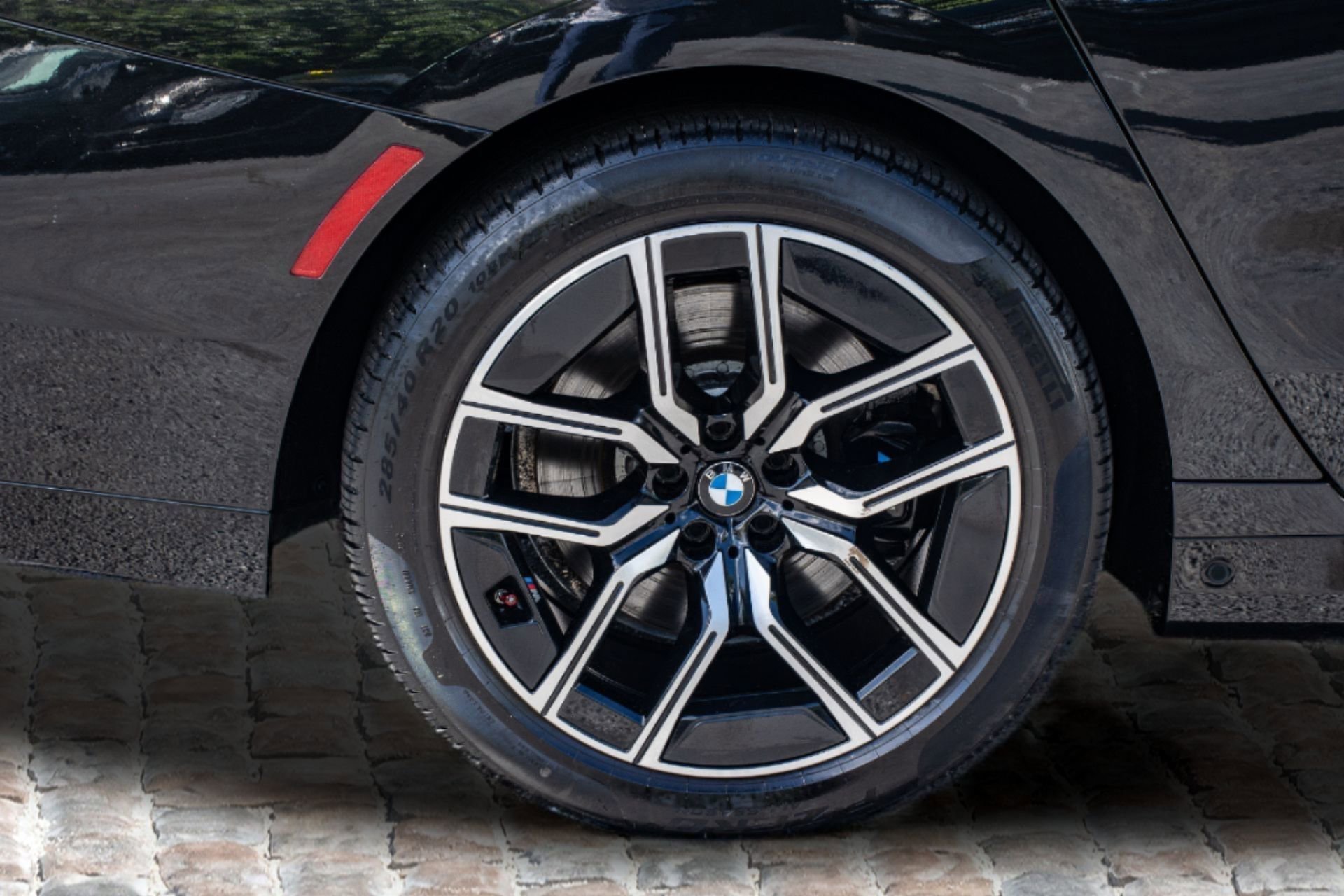 Used 2023 BMW 740i w/ Executive Package image 41