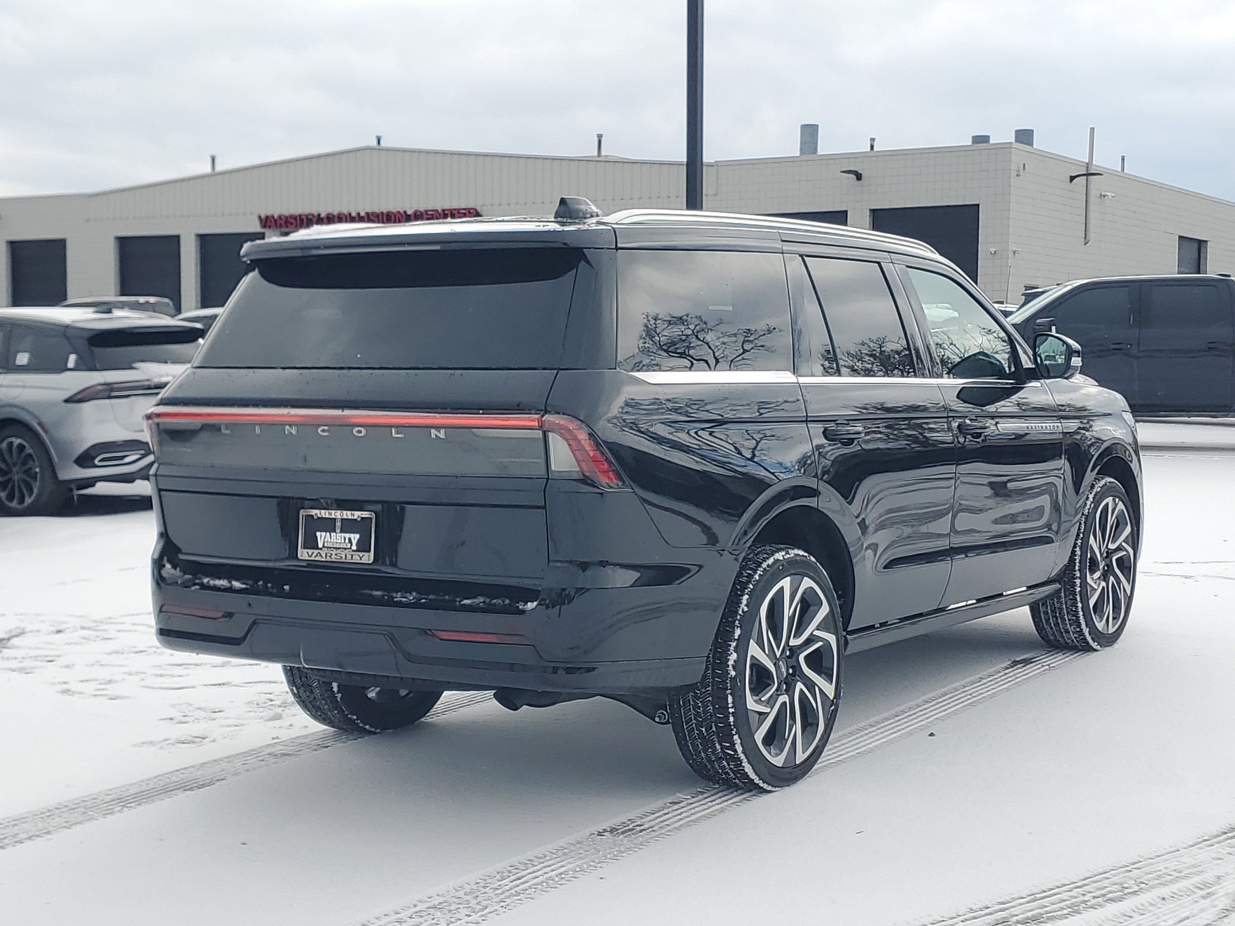 New 2026 Lincoln Navigator Reserve image 4