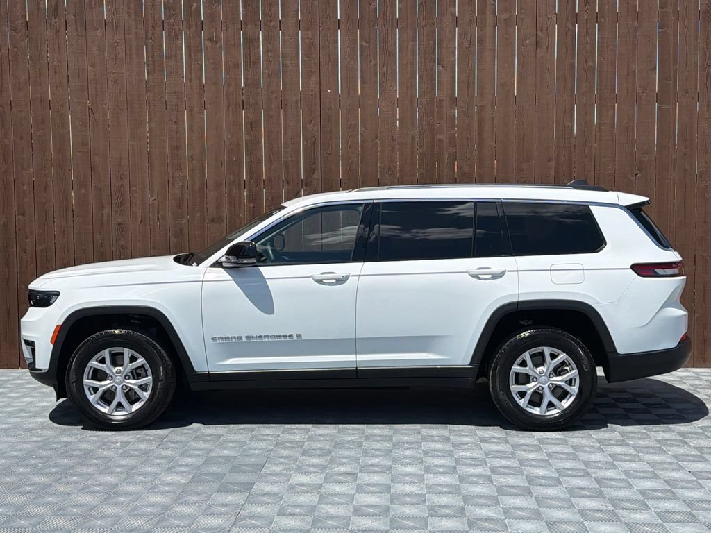 Used 2023 Jeep Grand Cherokee L Limited AWD/4WD image 16