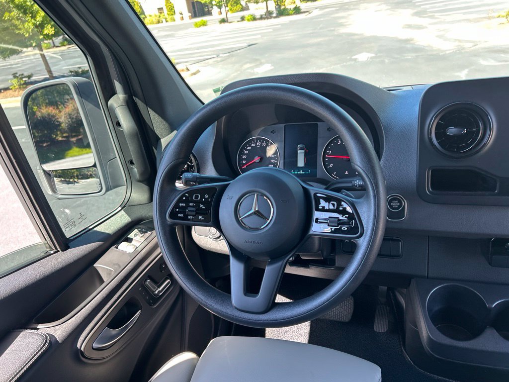 Used 2022 Mercedes-Benz Sprinter 2500 image 25