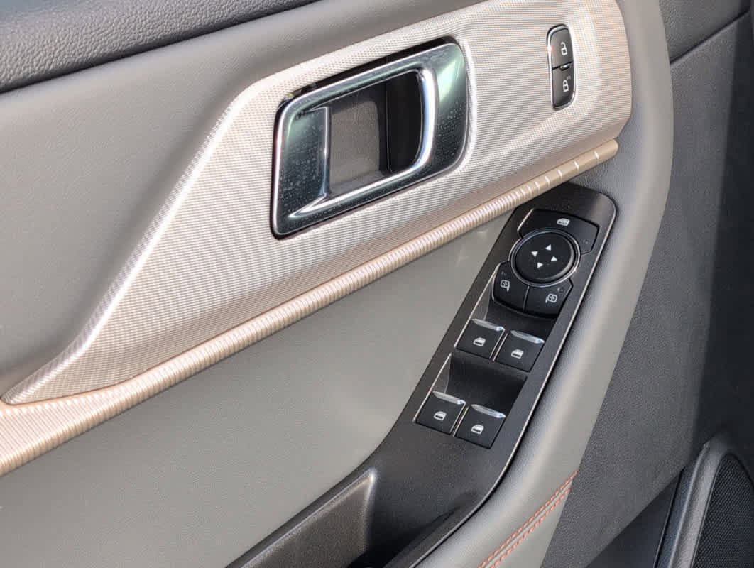 New 2025 Ford Explorer Active w/ Active Comfort Package image 7