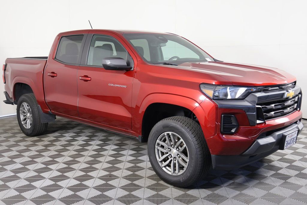 Used 2023 Chevrolet Colorado LT AWD/4WD image 3