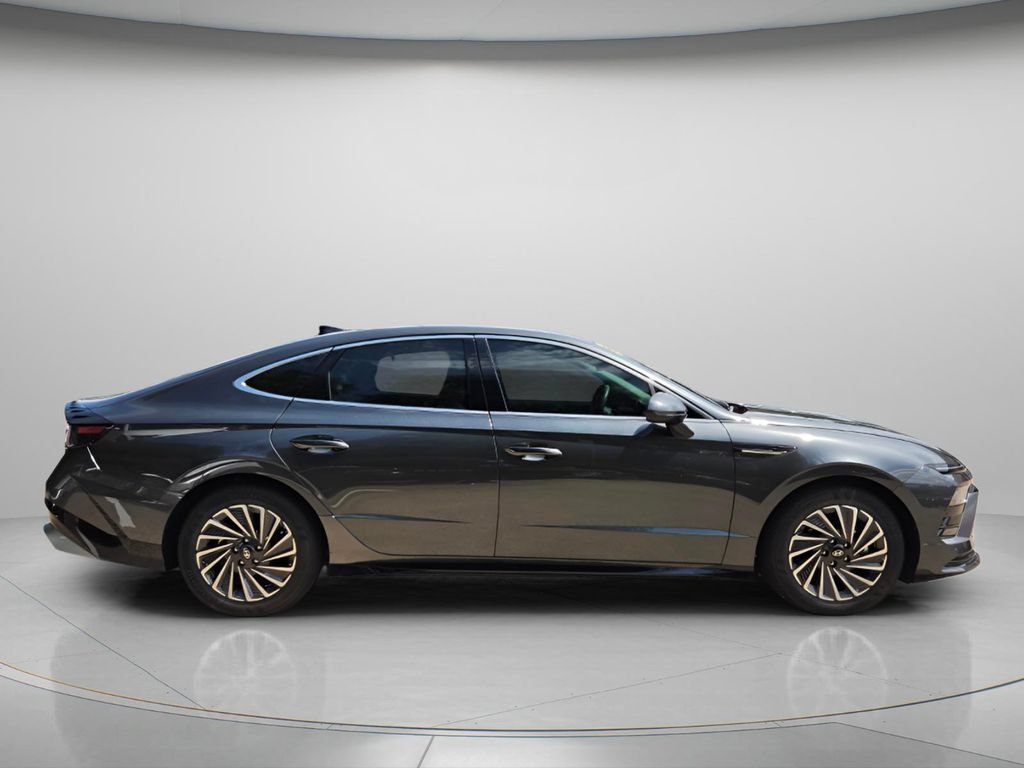 Used 2025 Hyundai Sonata SEL FWD image 8