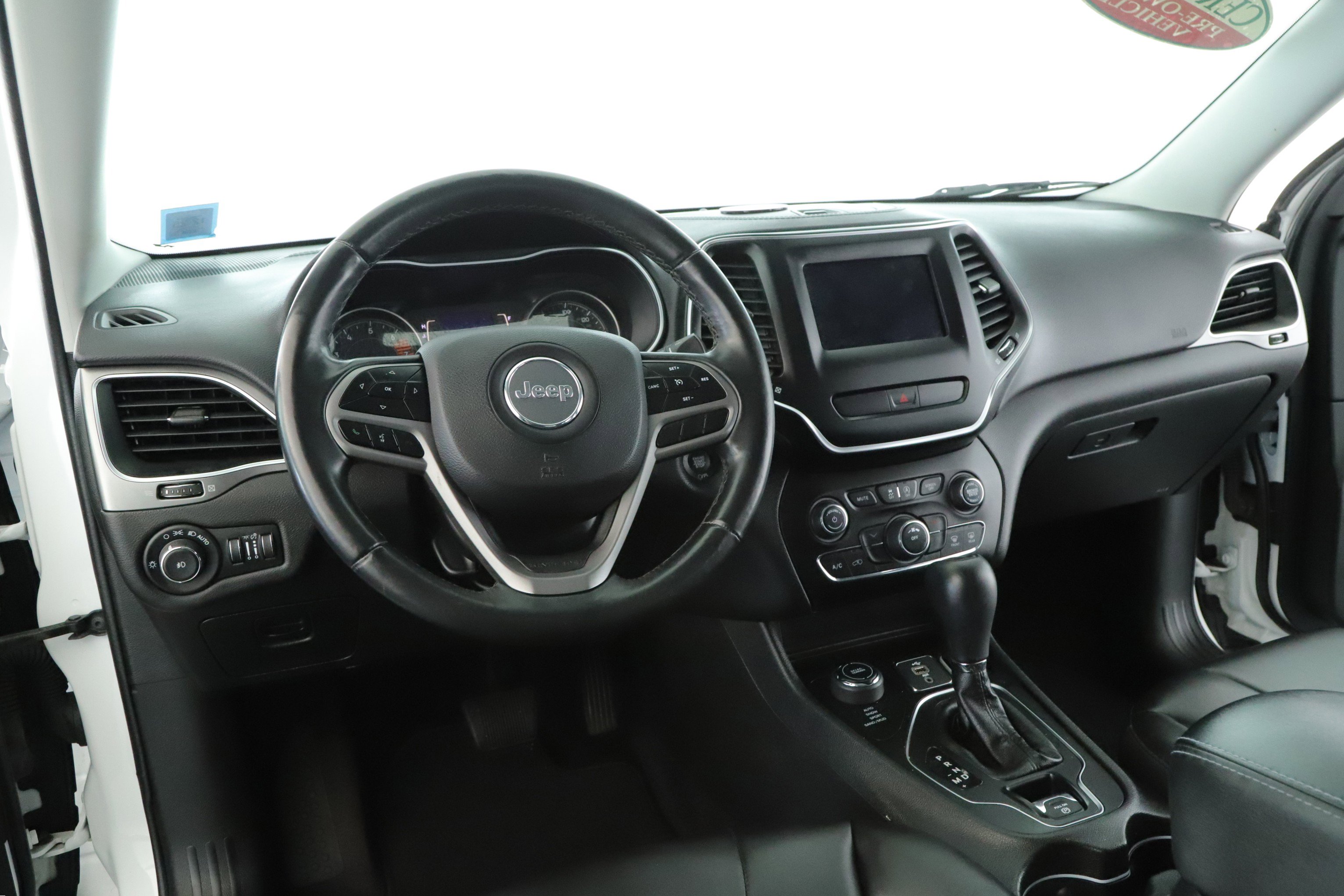 Used 2019 Jeep Cherokee Latitude Plus image 2