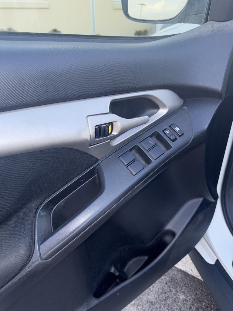 Used 2010 Pontiac Vibe w/ Preferred Package image 9