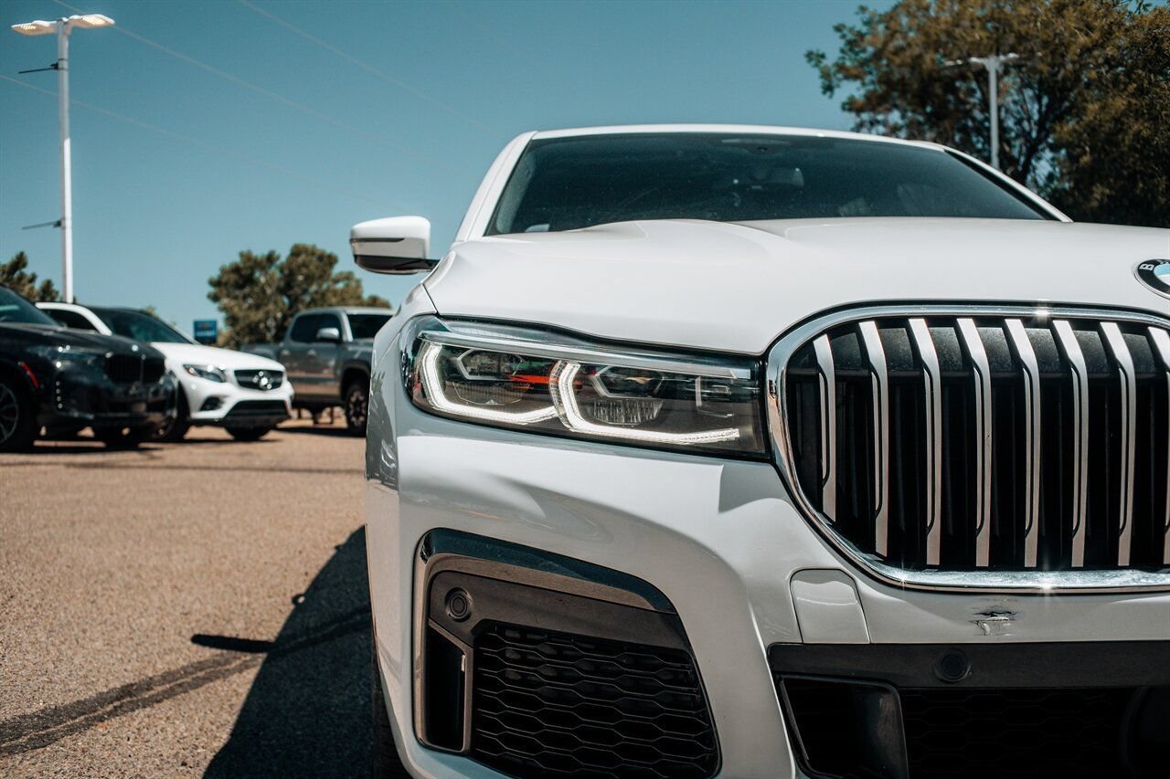 Used 2022 BMW 750i xDrive w/ M Sport Package AWD/4WD image 9
