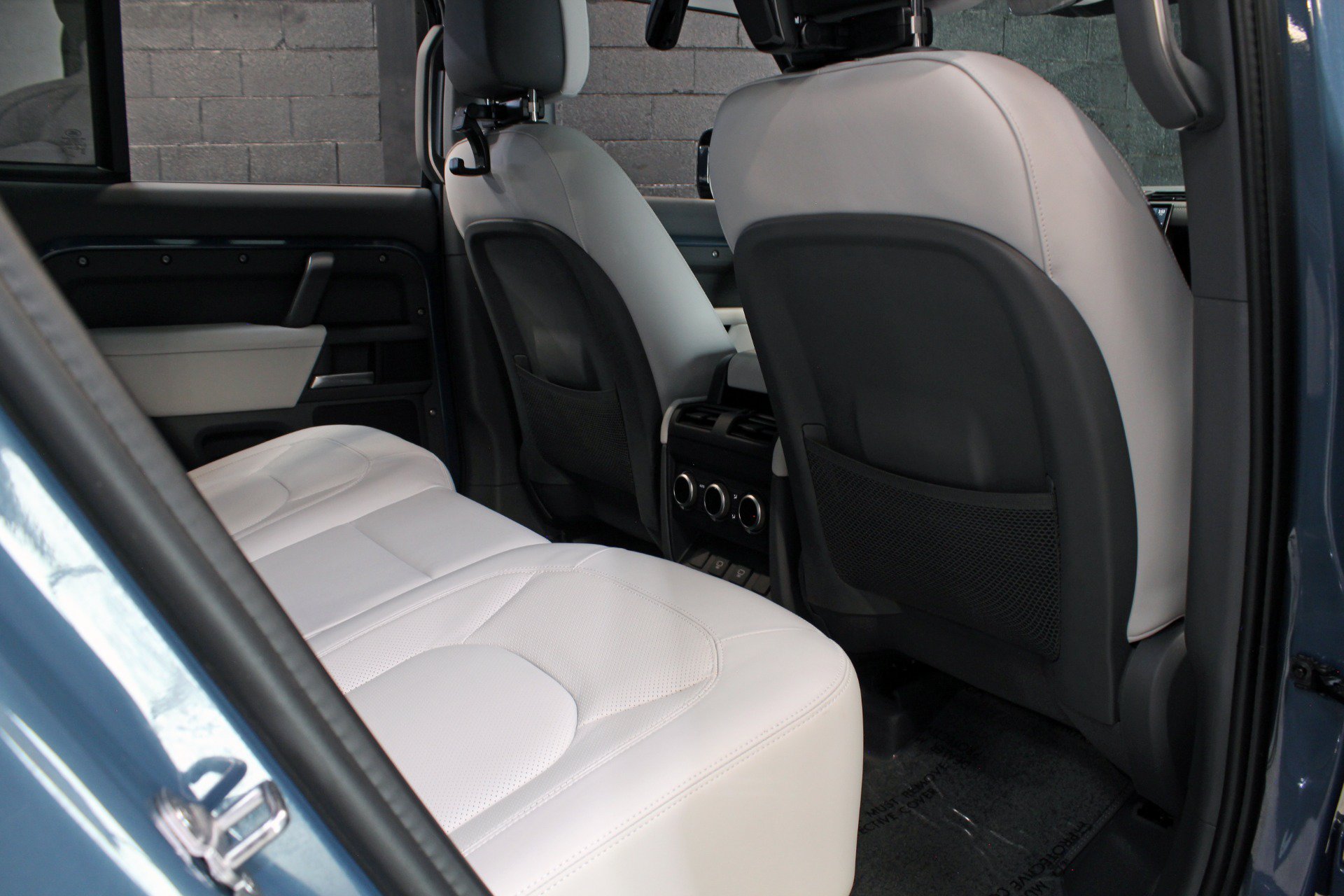 Used 2025 Land Rover Defender 110 X-Dynamic SE AWD/4WD image 47