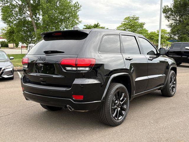 Certified 2022 Jeep Grand Cherokee Laredo X AWD/4WD image 2