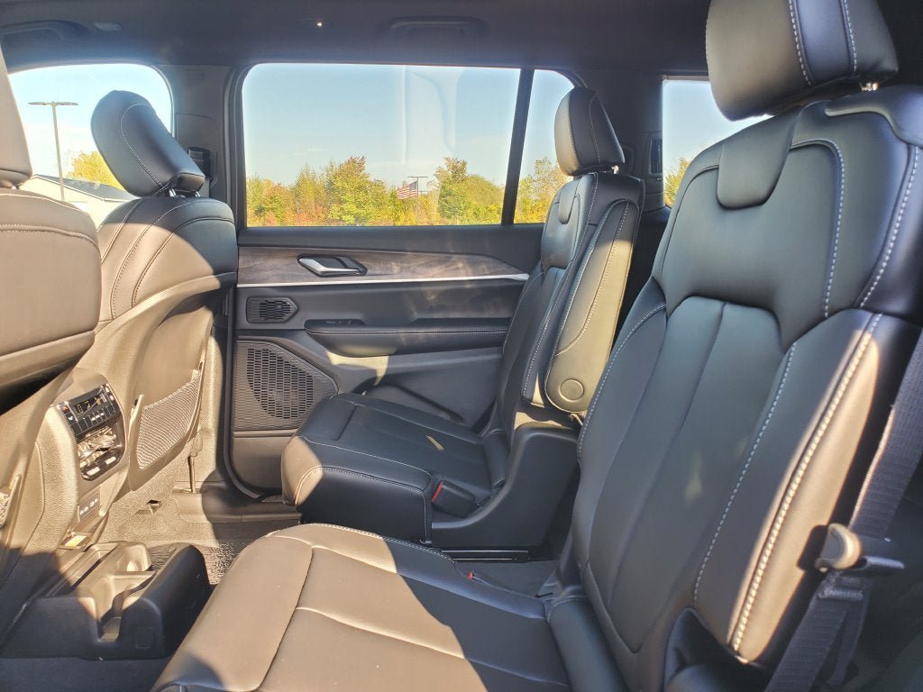 New 2027 Jeep Grand Cherokee L Limited AWD/4WD image 27