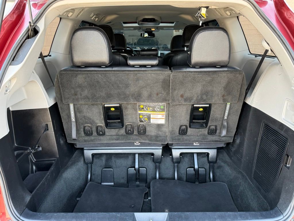 Used 2019 Toyota Sienna SE w/ SE Preferred Package FWD image 19