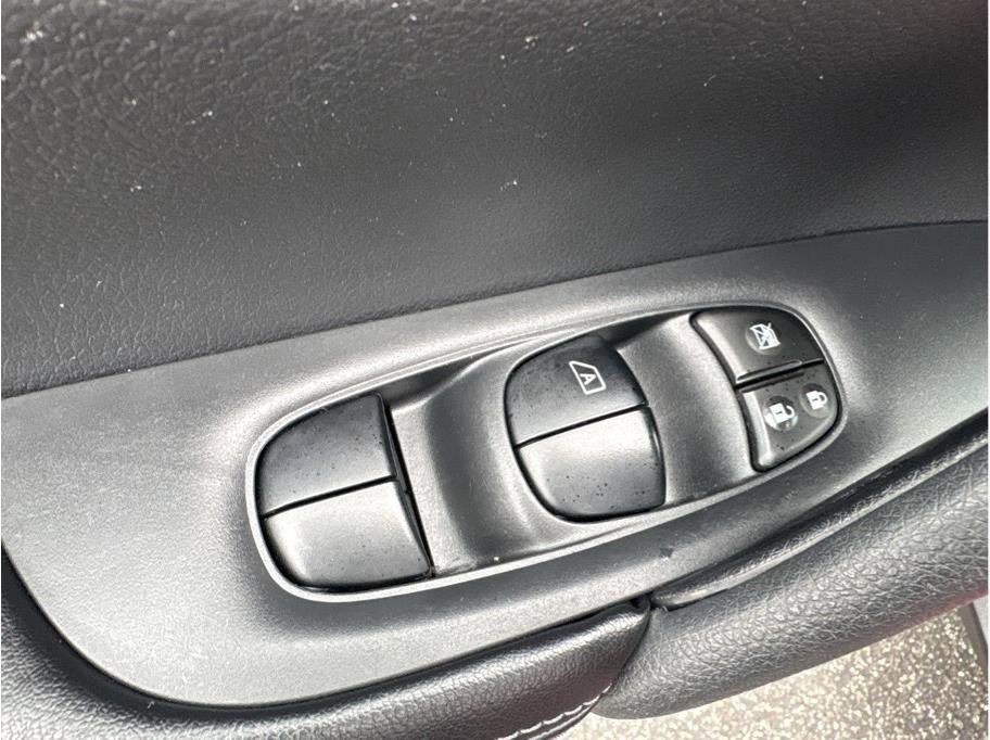 Used 2016 Nissan Rogue SL w/ SL Premium Package image 10