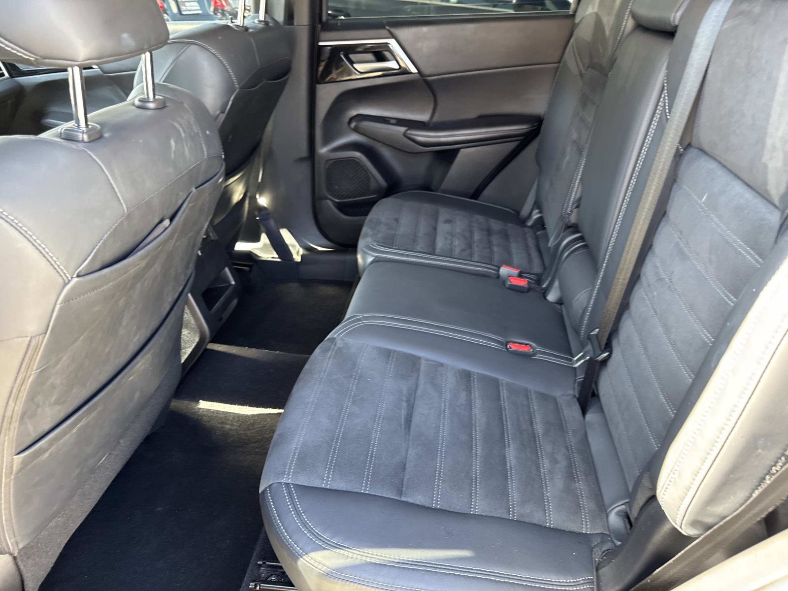 Used 2023 Mitsubishi Outlander SE image 11