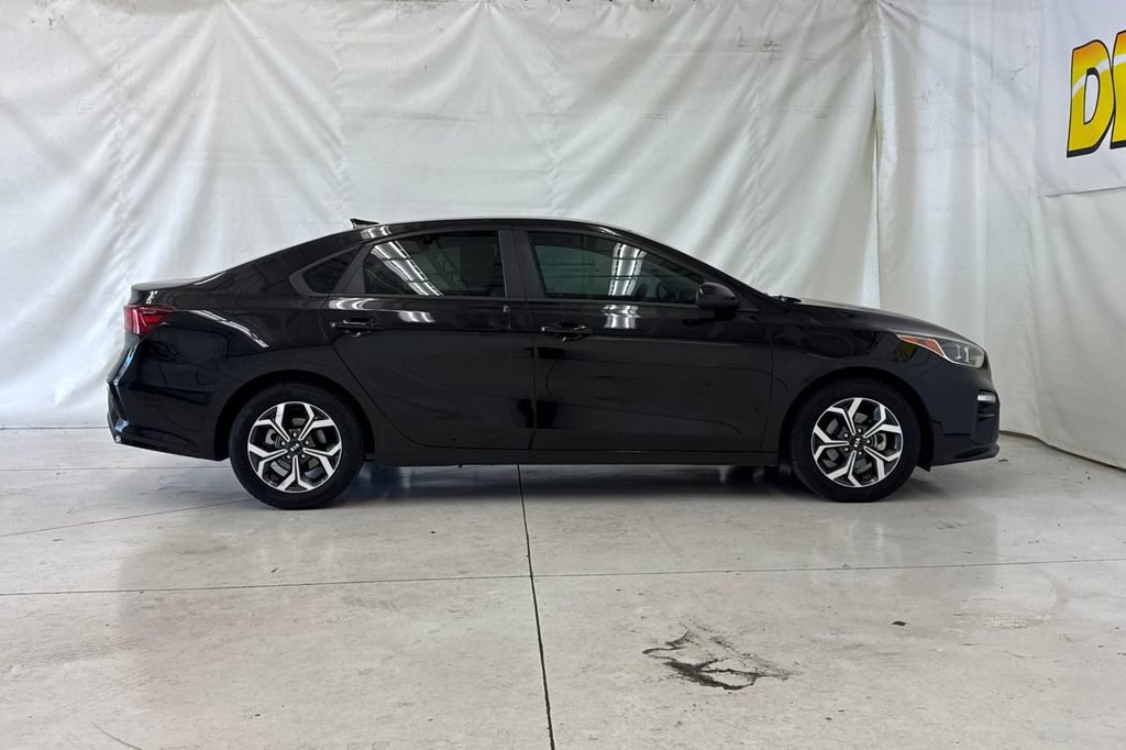 Used 2019 Kia Forte LXS FWD image 3