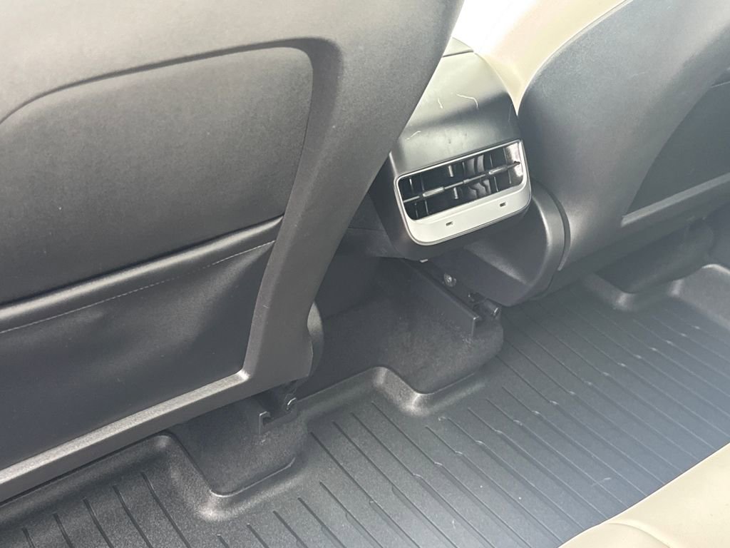 Used 2024 Tesla Model Y Performance image 32