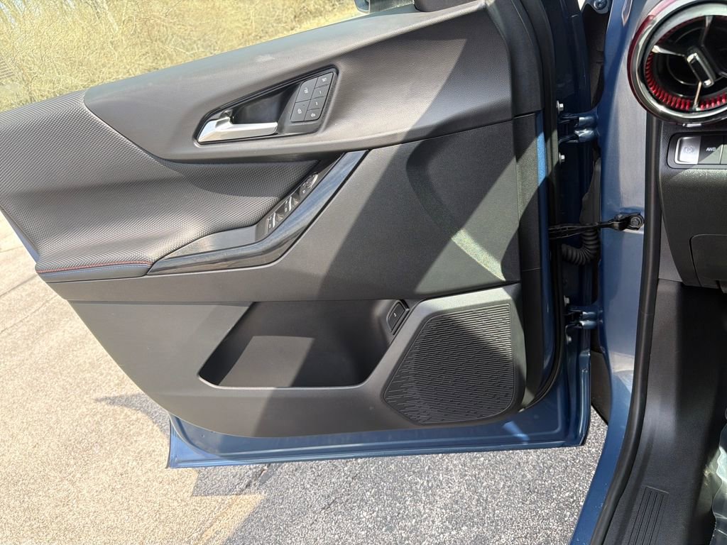 Used 2025 Chevrolet Equinox RS w/ Safety and Technology Package image 11