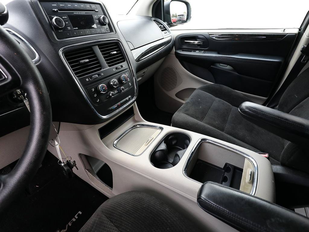 Used 2016 Dodge Grand Caravan SXT FWD image 20