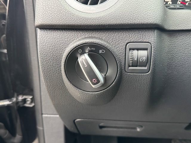 Used 2016 Volkswagen Tiguan S image 15