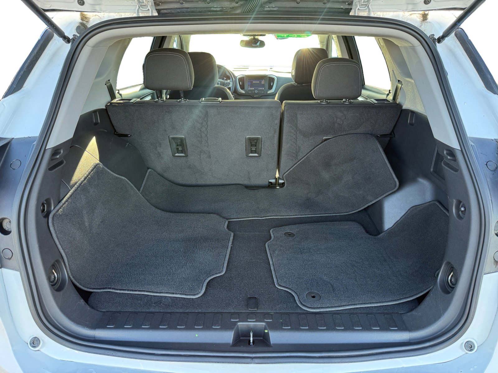 Used 2023 GMC Terrain SLE w/ Driver Convenience Package image 17