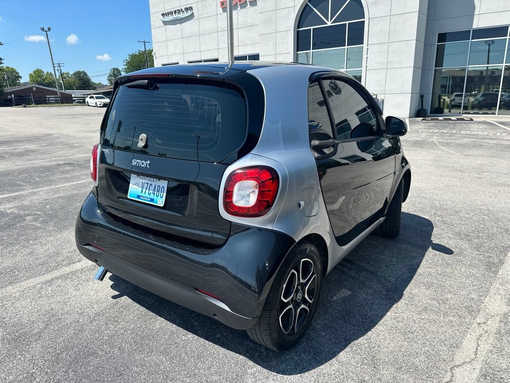 Used 2016 smart fortwo Prime RWD image 3
