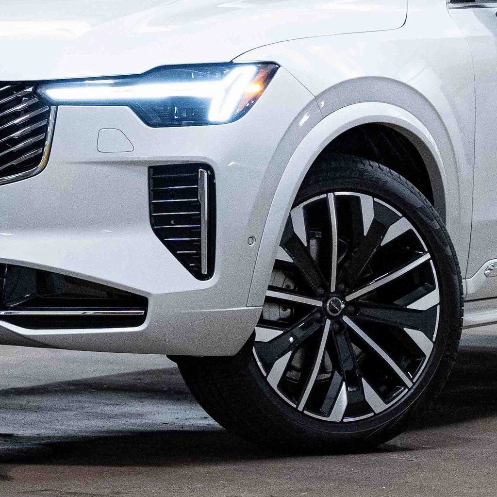 New 2026 Volvo XC90 B6 Plus w/ Protection Package Premier image 3
