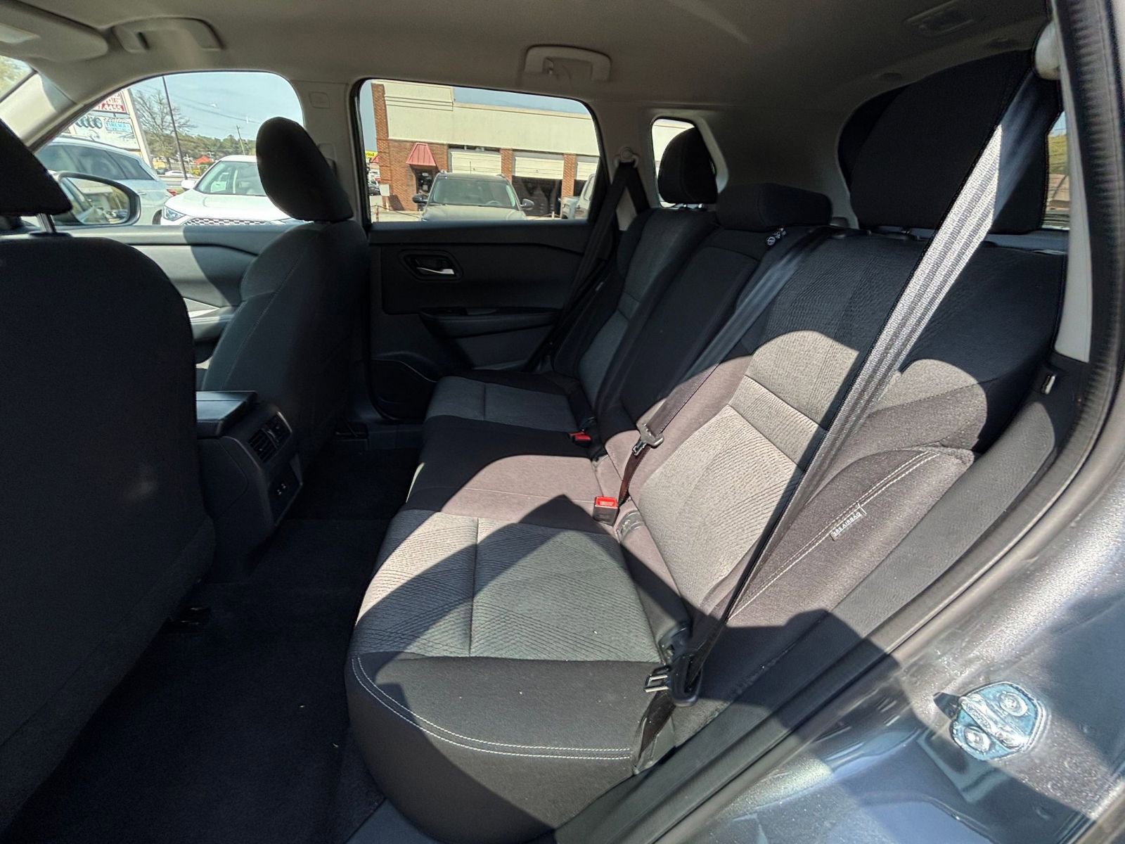Used 2025 Nissan Rogue SV FWD image 33