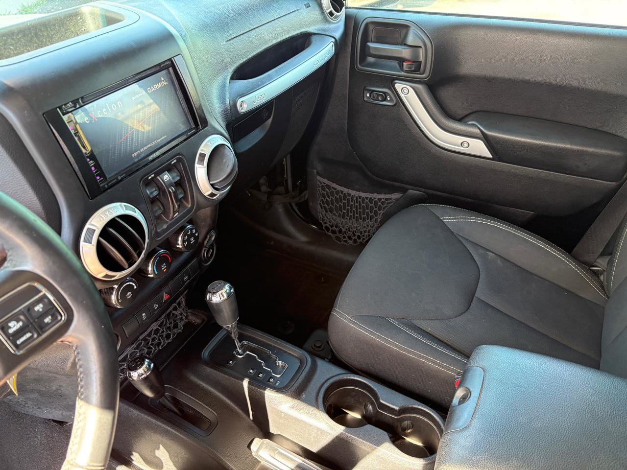 Used 2016 Jeep Wrangler Unlimited Sahara image 9