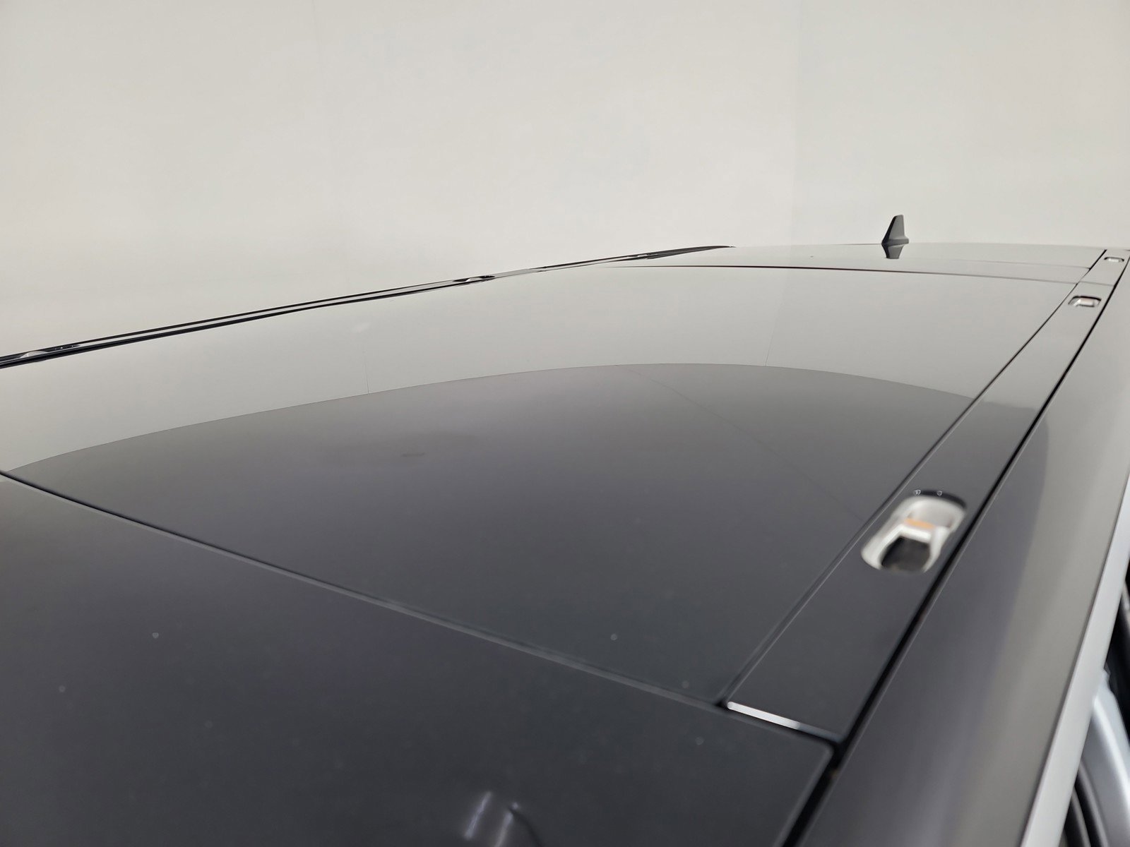 Used 2024 Rivian R1S Adventure image 13