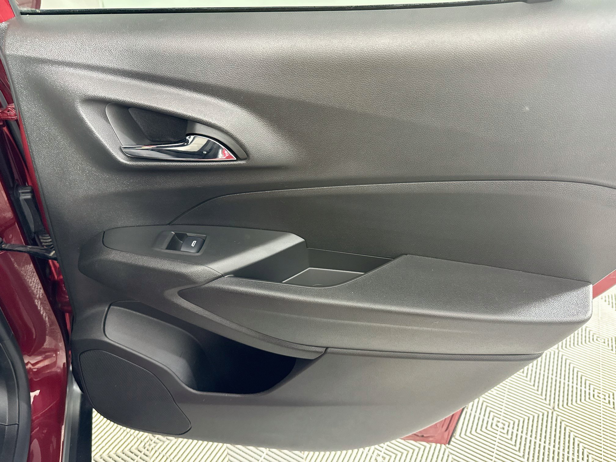 Used 2024 Chevrolet Trax RS FWD image 25