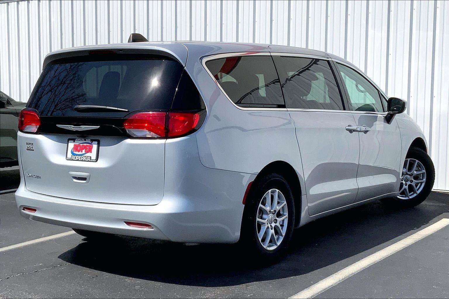 Used 2023 Chrysler Voyager LX FWD image 11