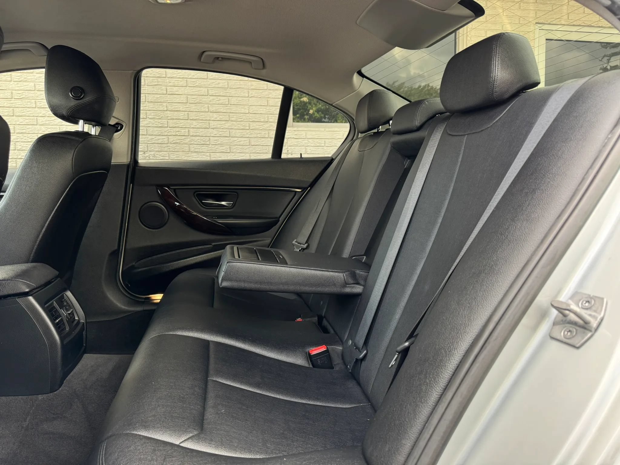 Used 2016 BMW 320i Sedan RWD image 16