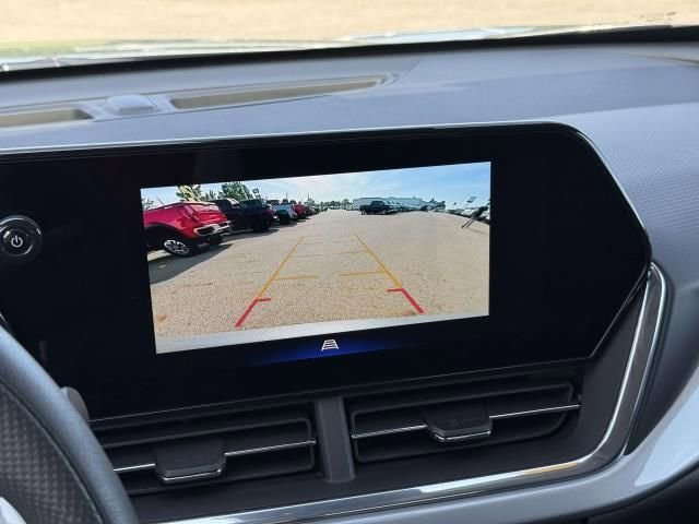 Certified 2025 Chevrolet Trax LT FWD image 23