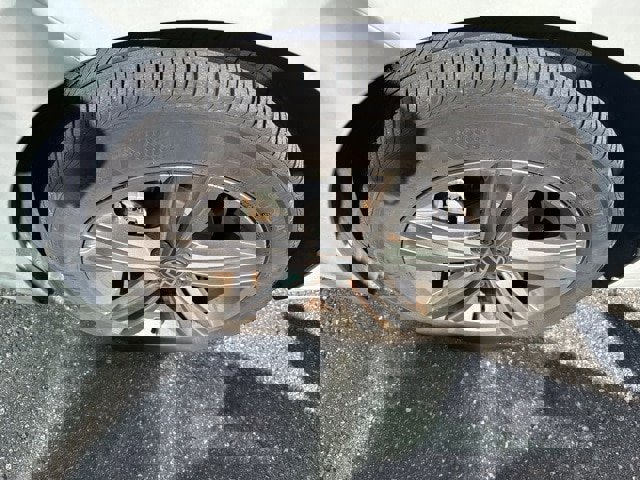 Certified 2023 Volkswagen Jetta SE w/ Panoramic Sunroof Package image 4