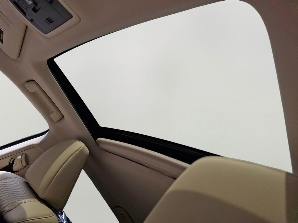 Used 2021 Lexus RX 350L Premium w/ Premium Package image 16