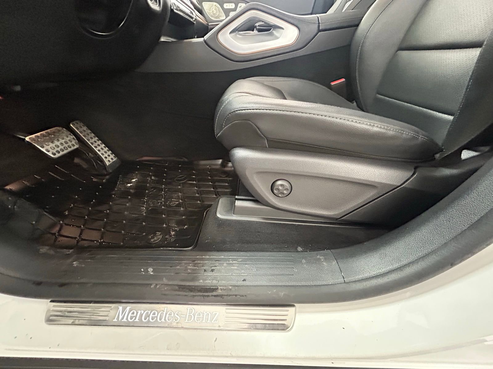 Used 2022 Mercedes-Benz GLS 450 4MATIC w/ AMG Line Exterior image 33