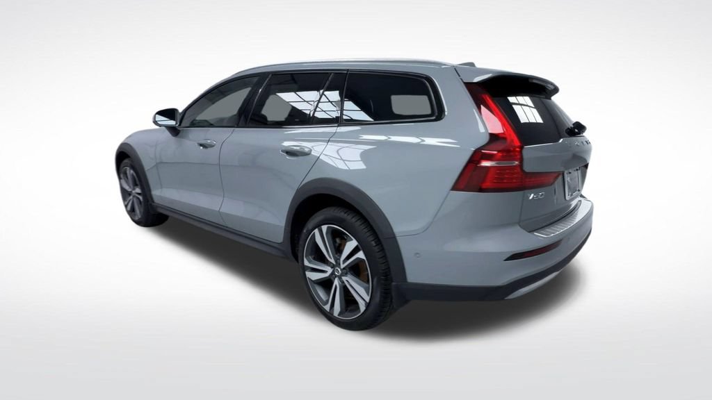 Used 2026 Volvo V60 B5 Cross Country Plus w/ Protection Package Premier AWD/4WD image 6