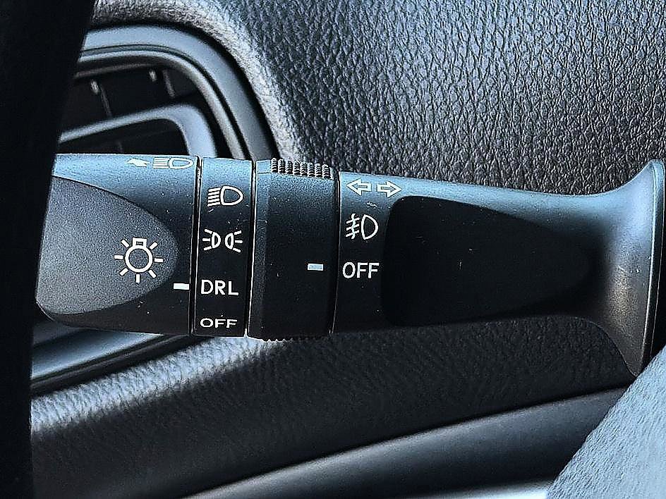 Used 2020 Toyota Prius LE AWD/4WD image 17