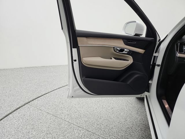 Certified 2025 Volvo XC90 B6 Plus AWD/4WD image 25