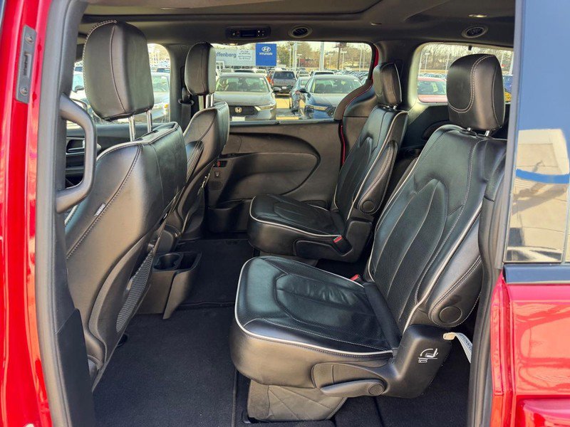 Used 2025 Chrysler Pacifica Limited FWD image 10
