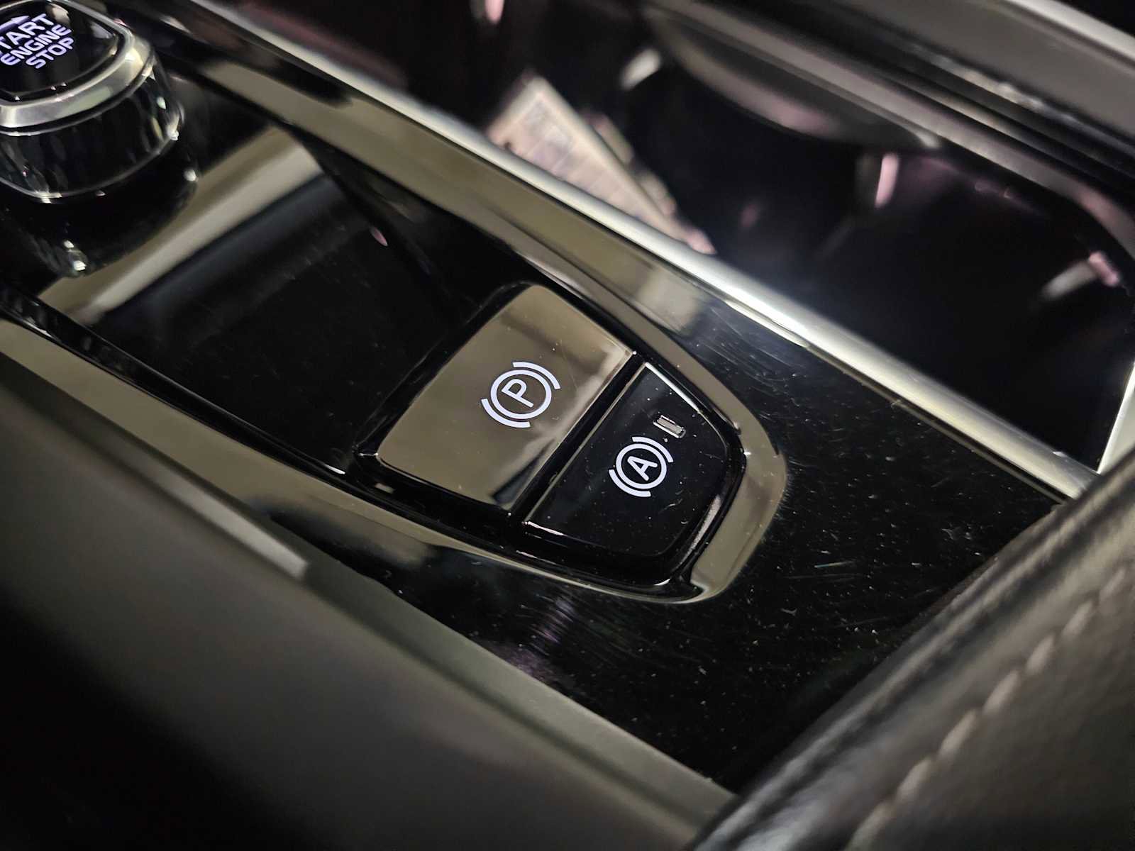 Used 2024 Volvo XC60 B5 Ultimate w/ Protection Package Premier image 22