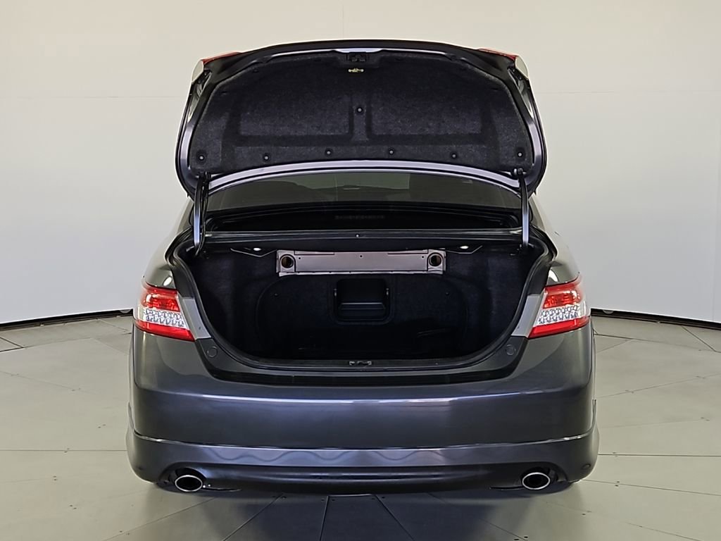 Used 2011 Toyota Camry SE w/ SE/XLE Extra-Value Pkg image 10