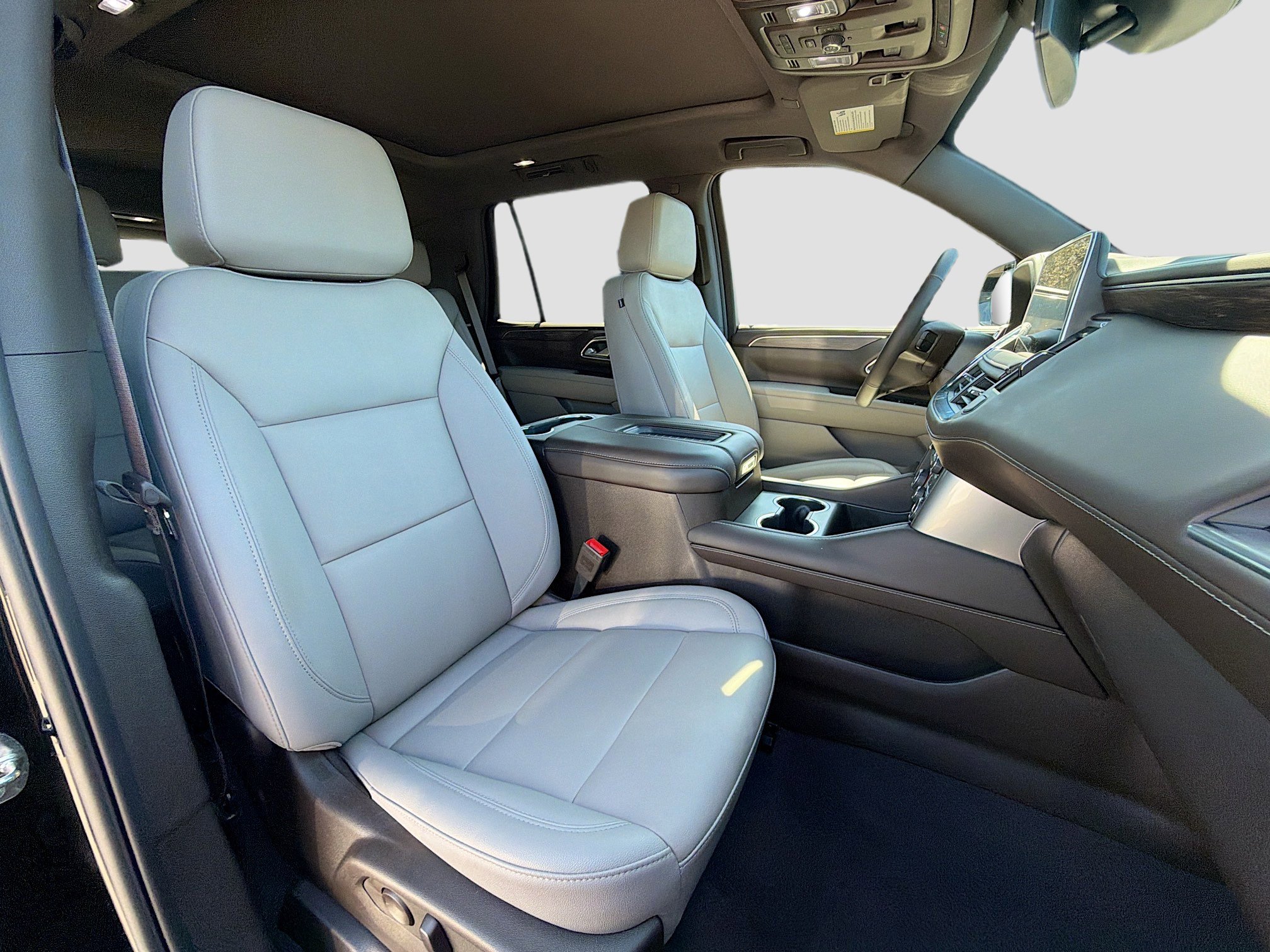 Used 2024 Chevrolet Tahoe LT w/ Luxury Package image 15