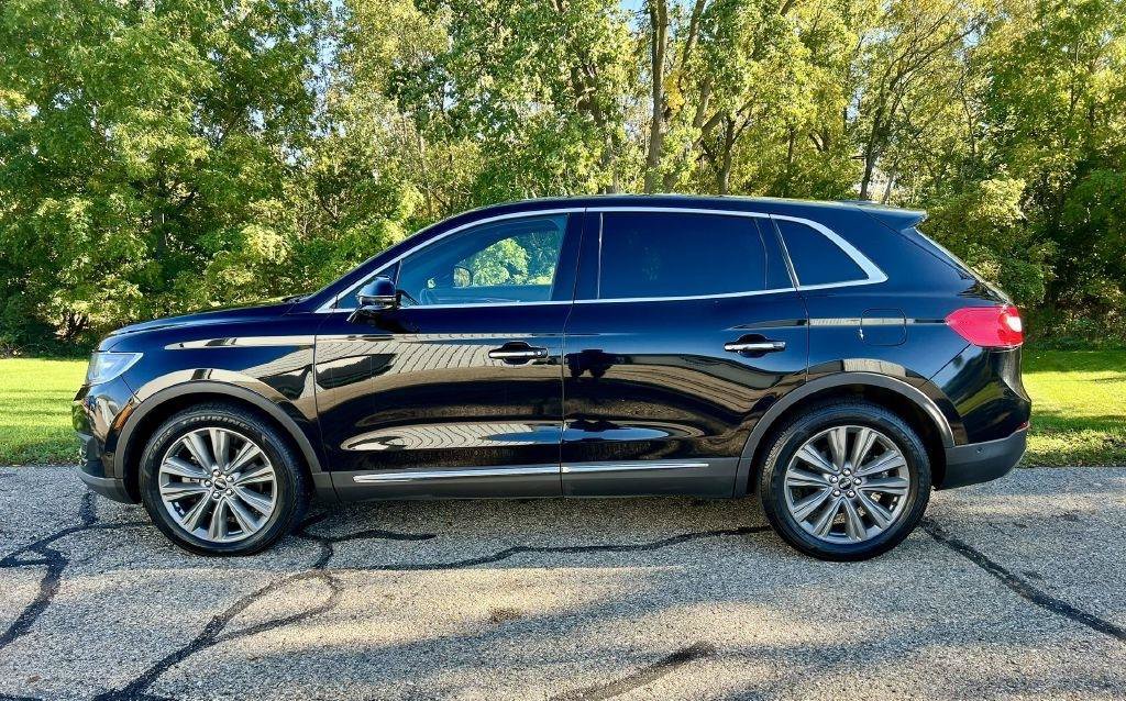 Used 2017 Lincoln MKX Reserve w/ Driver Assistance Package AWD/4WD image 2