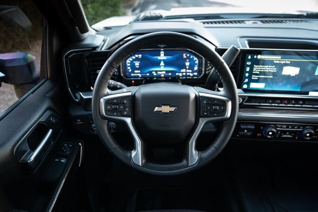 Used 2025 Chevrolet Silverado 2500 LT w/ Convenience Package image 27