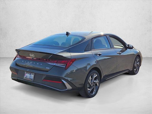 Used 2025 Hyundai Elantra SEL image 5
