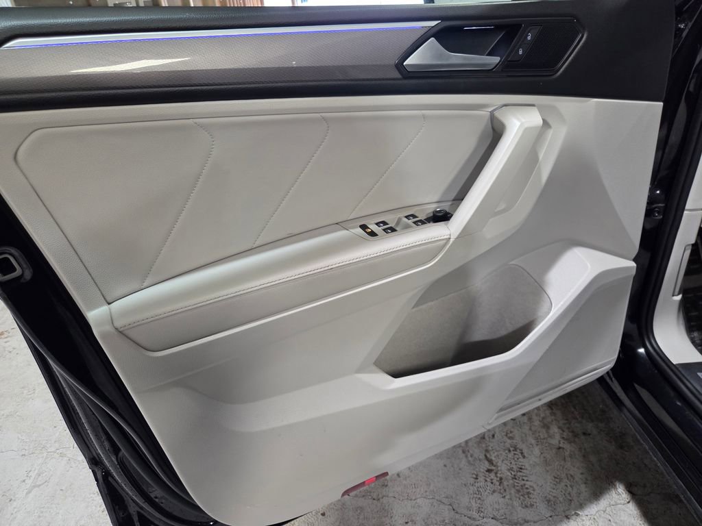 Used 2023 Volkswagen Tiguan SE R-Line image 13