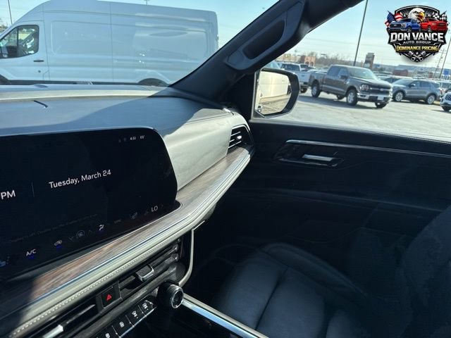 Used 2025 Chevrolet Suburban Z71 image 23