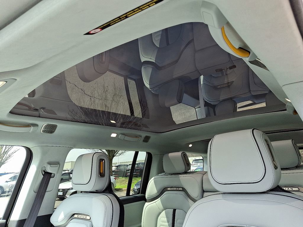 Used 2024 Rivian R1S Adventure image 14